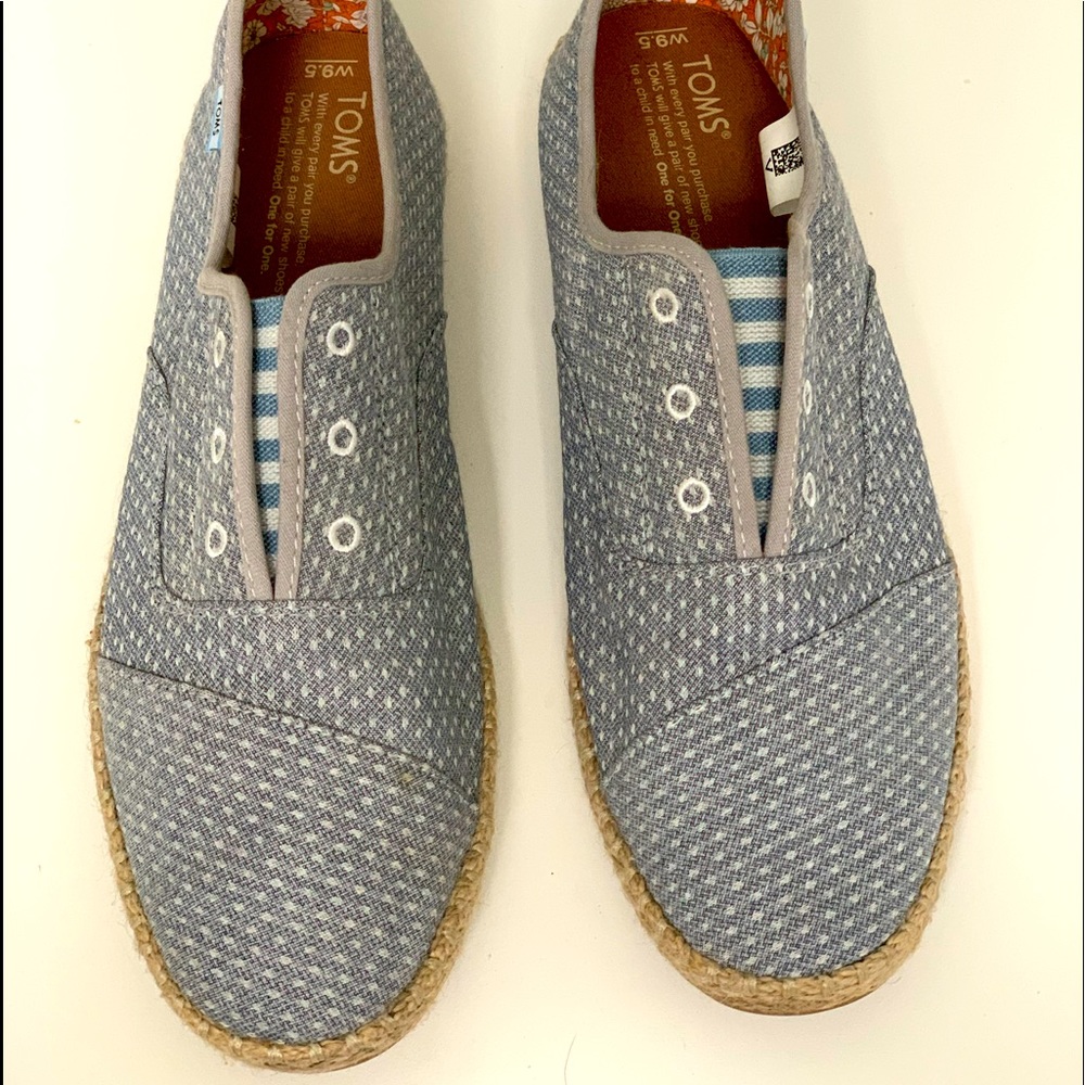 Toms blue slip on shoes. Size 9.5. Excellent